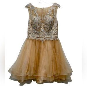 Final sale -Woman’s Juliet cream prom dress size L